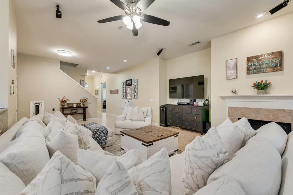 910 Elk Horn Drive Midlothian, TX 76065