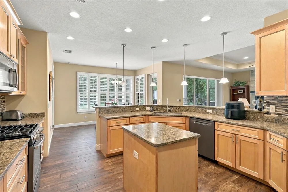 1806 GLENWOOD OAKS LANE Deland, FL 32720