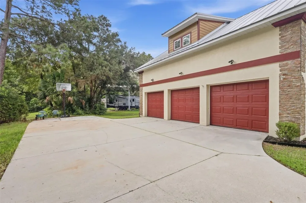 1806 GLENWOOD OAKS LANE Deland, FL 32720