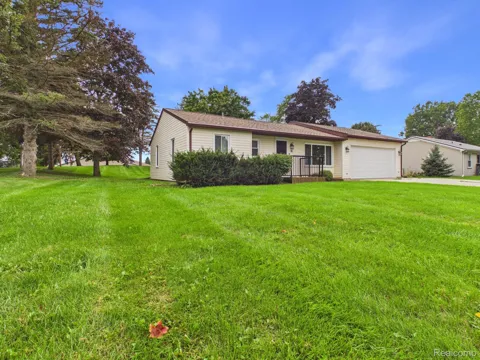 33 Davis Lake Road