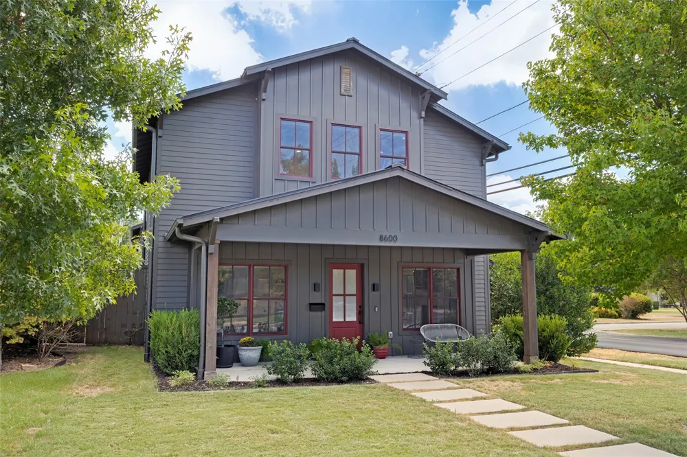 8600 Forest Hills Boulevard Dallas, TX 75218