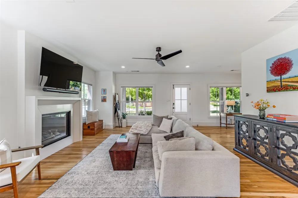 8600 Forest Hills Boulevard Dallas, TX 75218