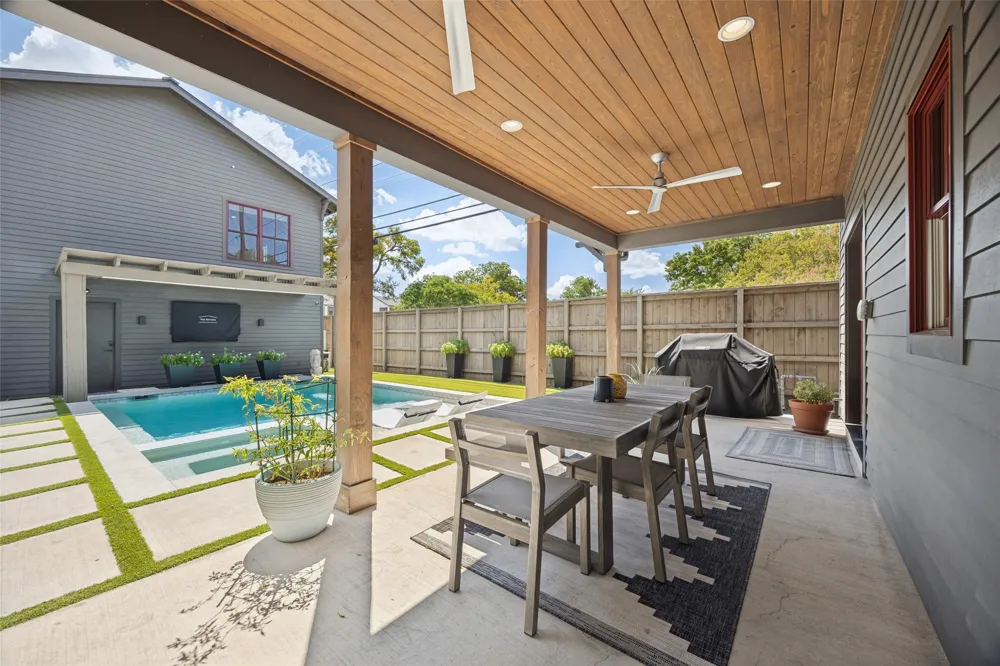 8600 Forest Hills Boulevard Dallas, TX 75218