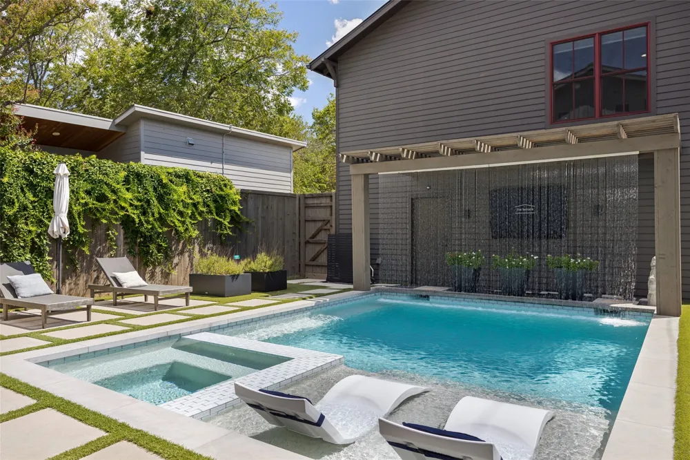 8600 Forest Hills Boulevard Dallas, TX 75218