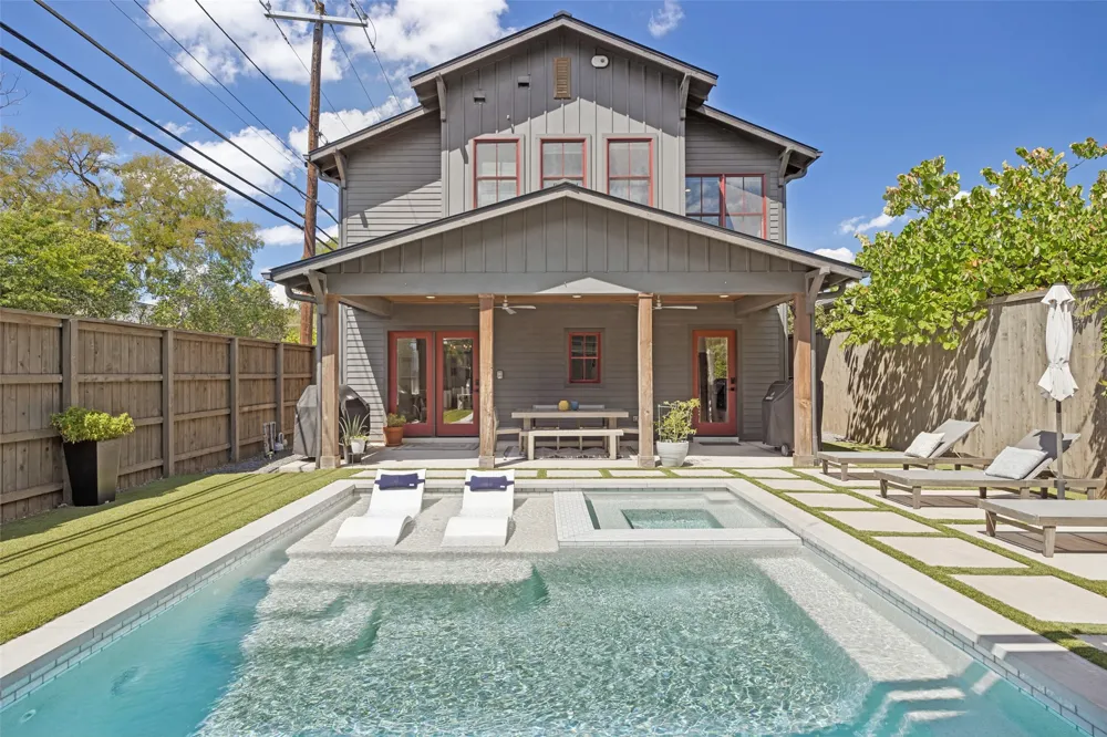 8600 Forest Hills Boulevard Dallas, TX 75218