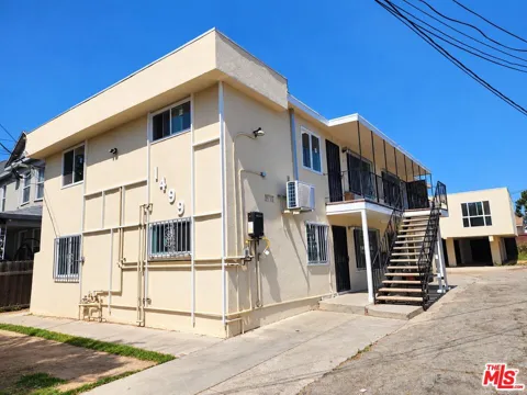1499 W 35th Place