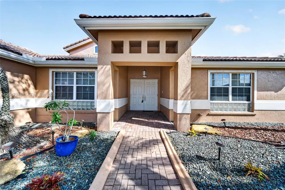 20141 NW 10th St Pembroke Pines, FL 33029