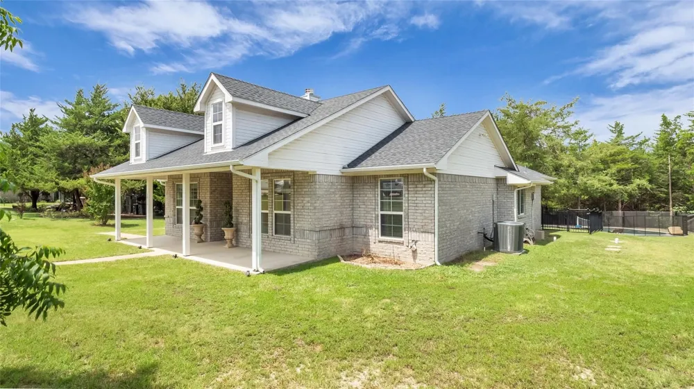 1011 Sister Grove Road Van Alstyne, TX 75495