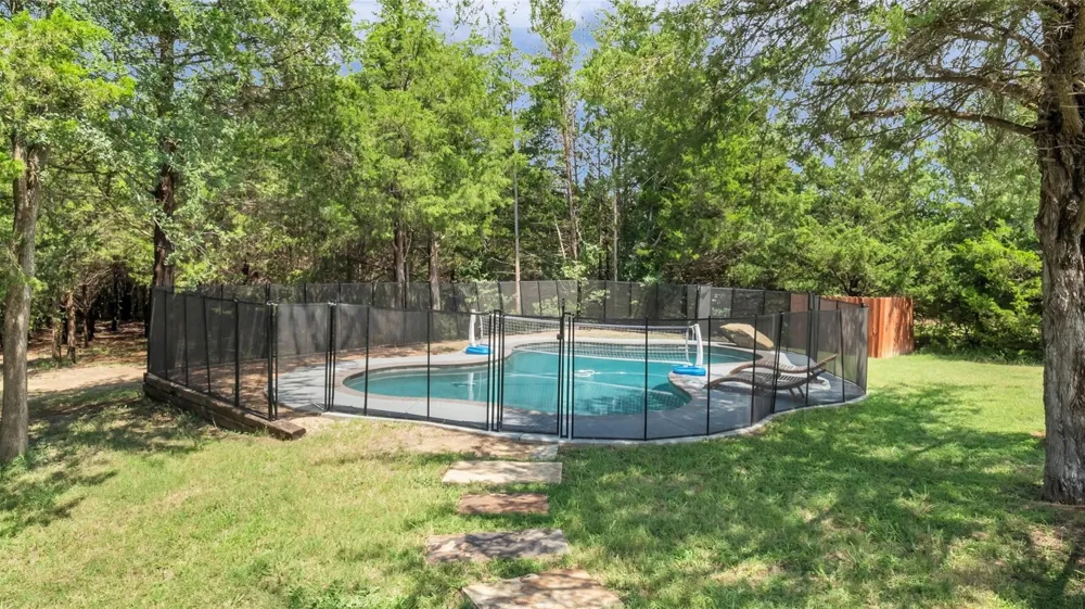 1011 Sister Grove Road Van Alstyne, TX 75495