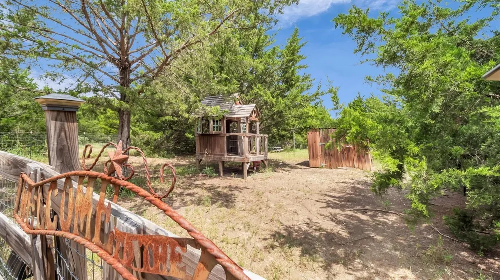 1011 Sister Grove Road Van Alstyne, TX 75495