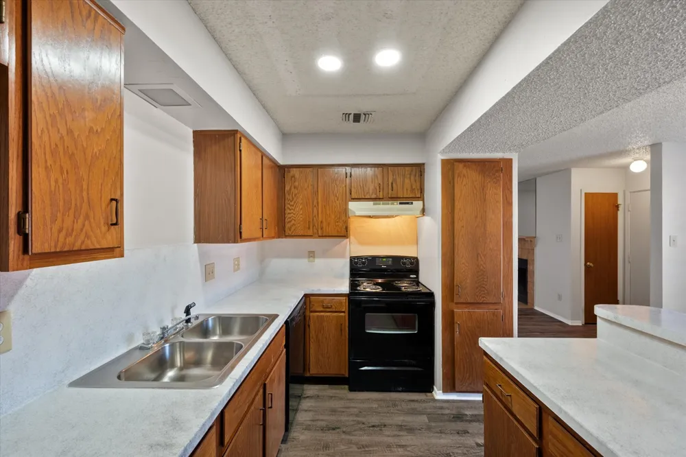 406 E Denton Drive #36 Euless, TX 76039