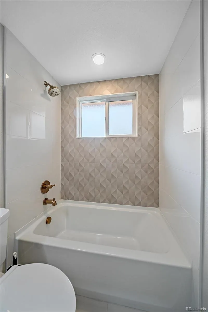 1070 W Oxford Avenue Englewood, CO 80110