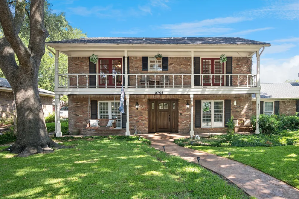2705 Prairie Creek Court Plano, TX 75075