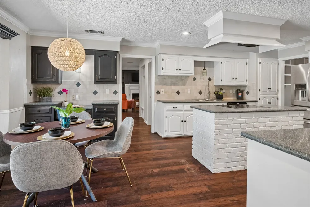 2705 Prairie Creek Court Plano, TX 75075