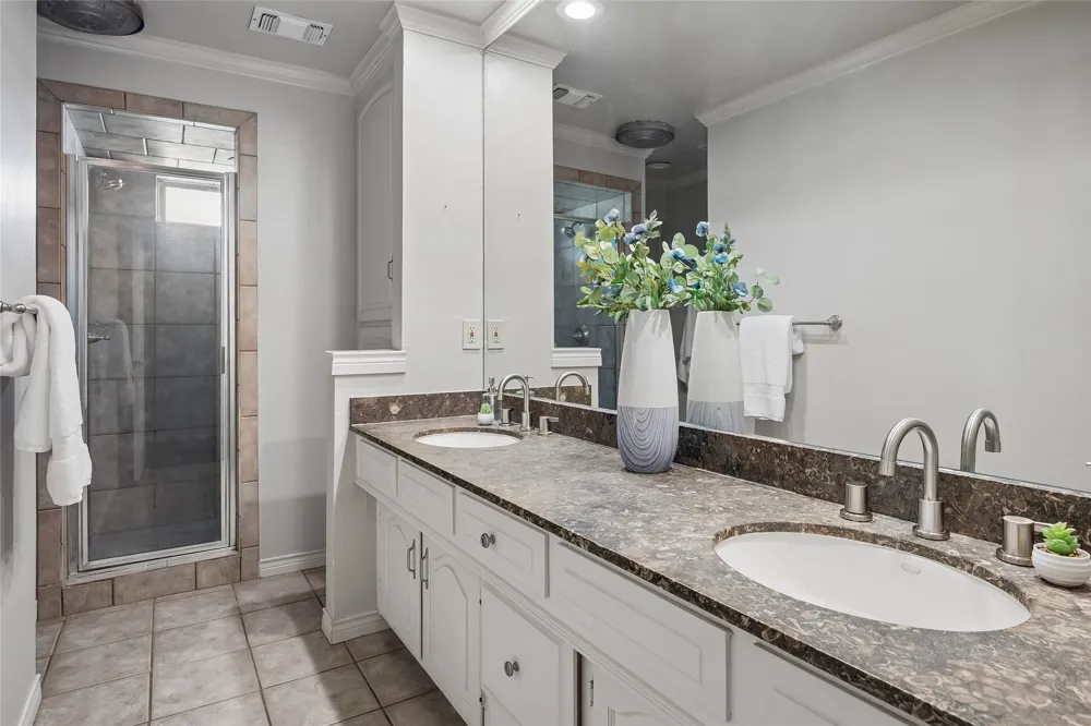 2705 Prairie Creek Court Plano, TX 75075