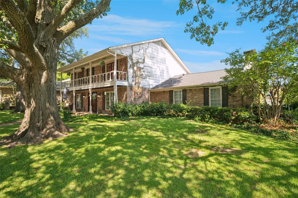 2705 Prairie Creek Court Plano, TX 75075
