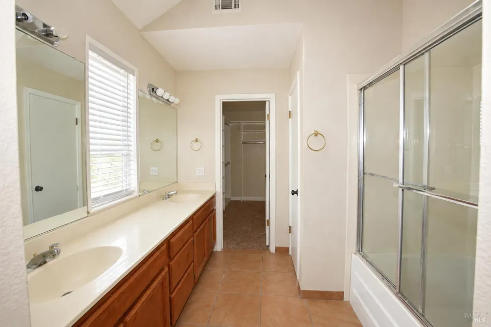 70 Narragansett Court Vallejo, CA 94591