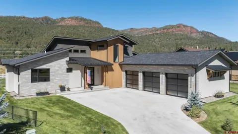 124 Glade Court
