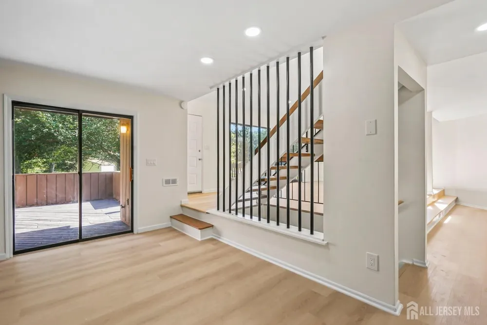 102 Kingsberry Drive Franklin Twsp, NJ 08873