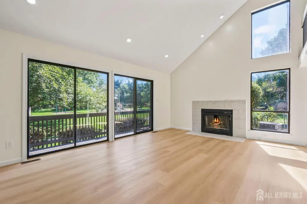 102 Kingsberry Drive Franklin Twsp, NJ 08873
