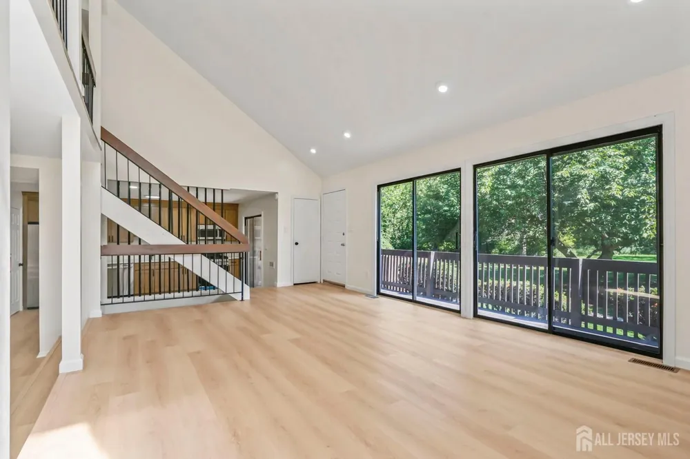 102 Kingsberry Drive Franklin Twsp, NJ 08873