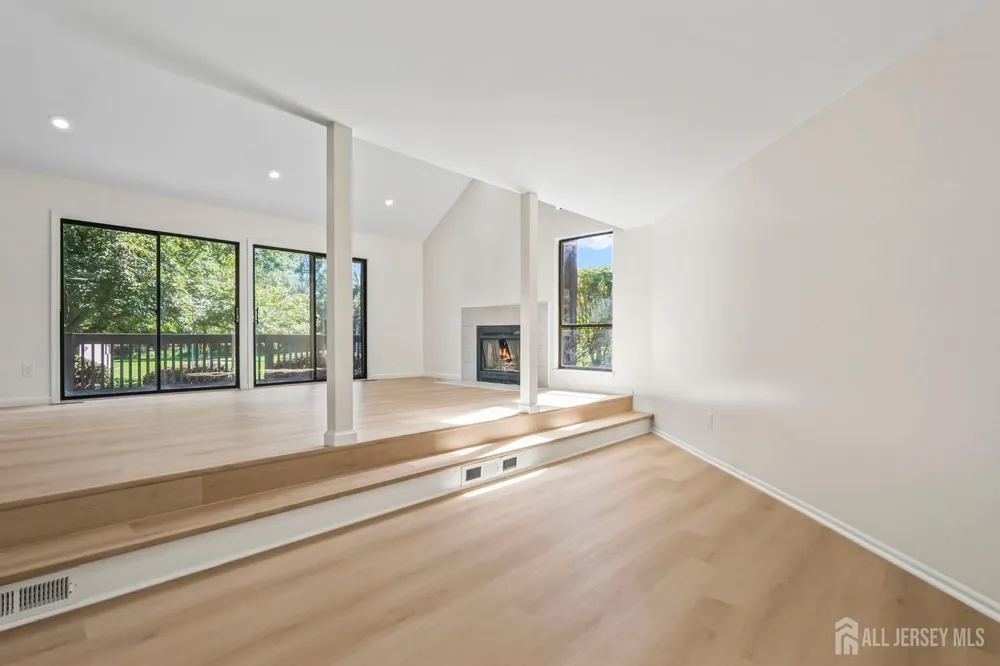 102 Kingsberry Drive Franklin Twsp, NJ 08873