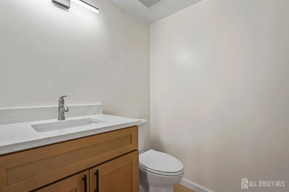 102 Kingsberry Drive Franklin Twsp, NJ 08873
