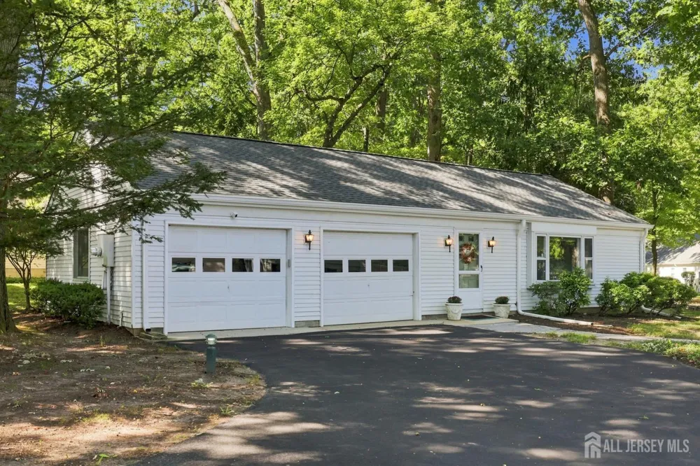 321-A SE Sharon Way SE Monroe, NJ 08831