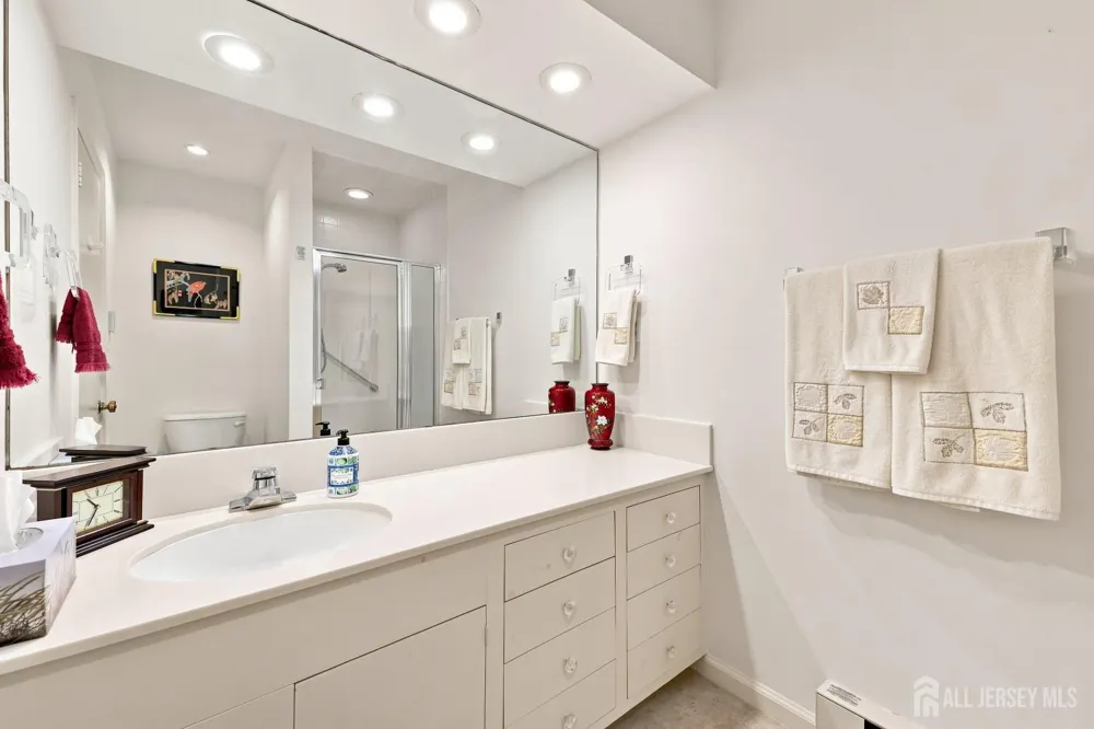 321-A SE Sharon Way SE Monroe, NJ 08831