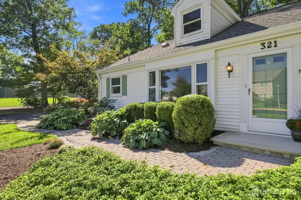 321-A SE Sharon Way SE Monroe, NJ 08831
