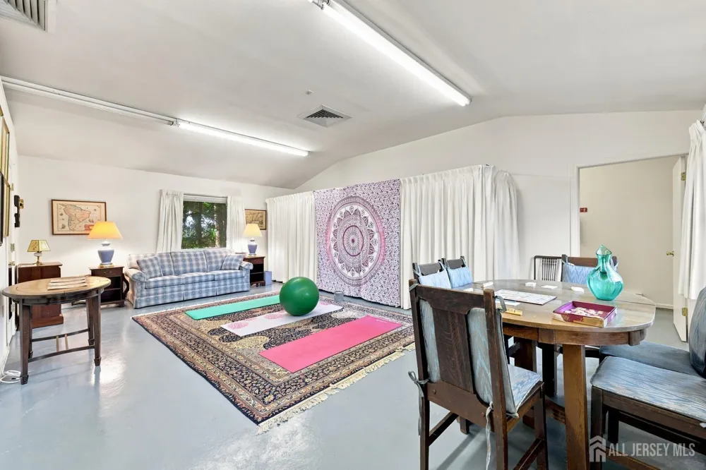 321-A SE Sharon Way SE Monroe, NJ 08831