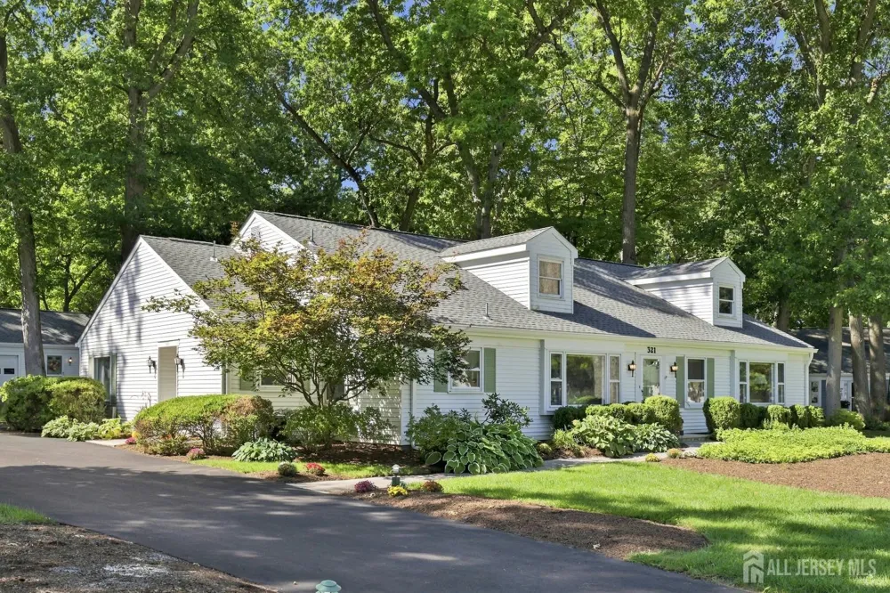 321-A SE Sharon Way SE Monroe, NJ 08831