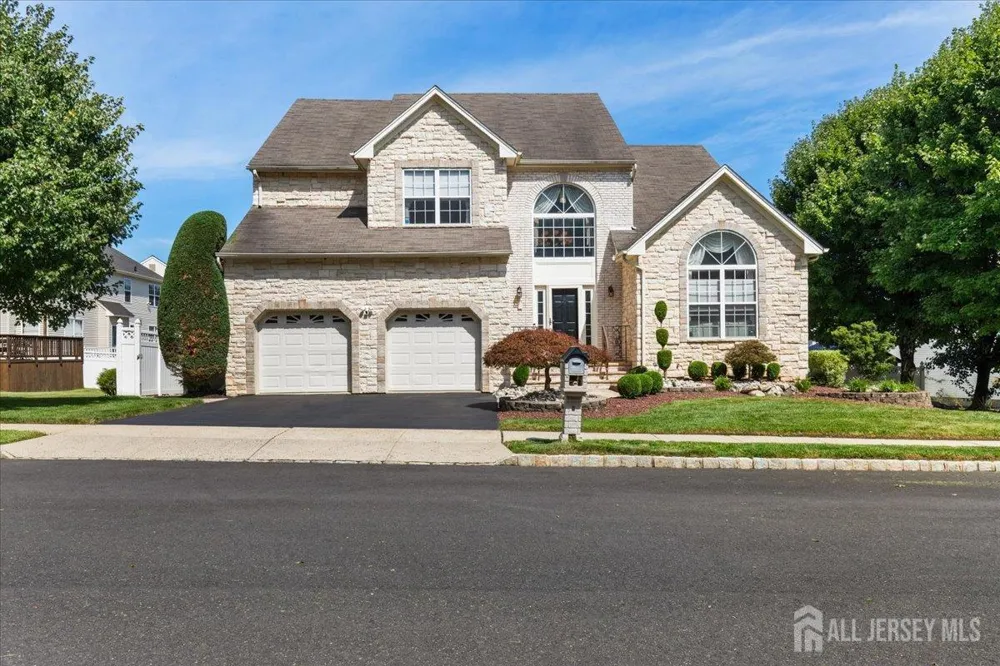 67 Winding Brook Drive Old Bridge, NJ 07747