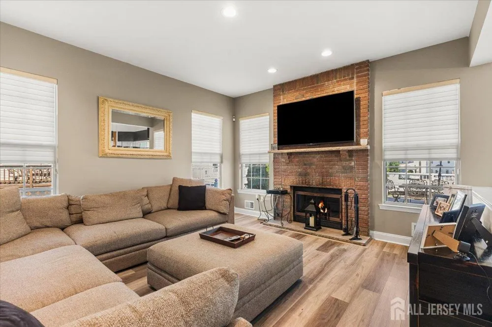 67 Winding Brook Drive Old Bridge, NJ 07747