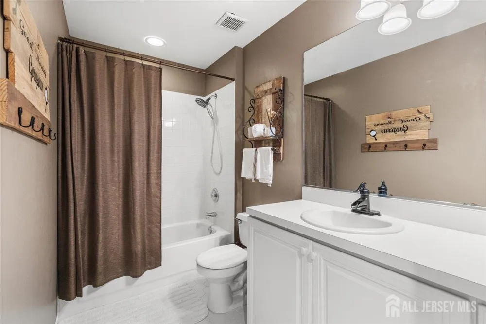 67 Winding Brook Drive Old Bridge, NJ 07747