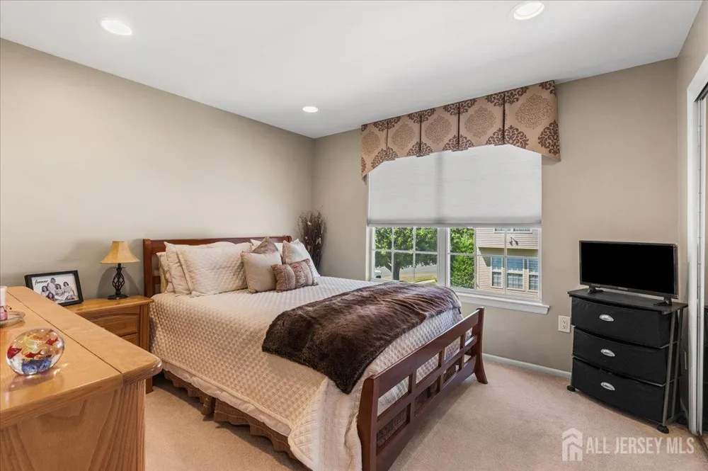 67 Winding Brook Drive Old Bridge, NJ 07747