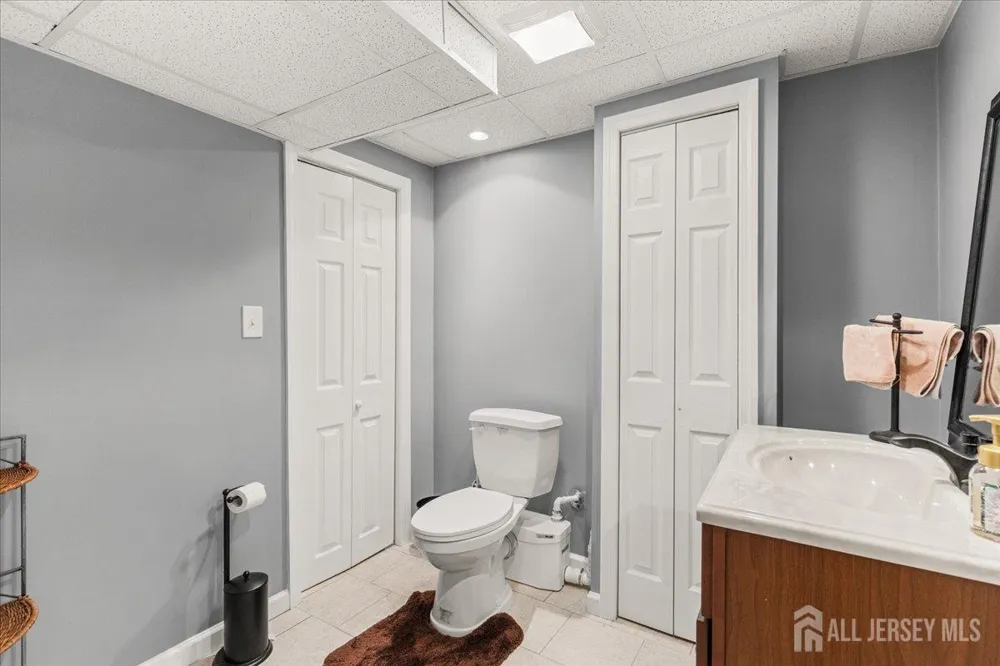 67 Winding Brook Drive Old Bridge, NJ 07747