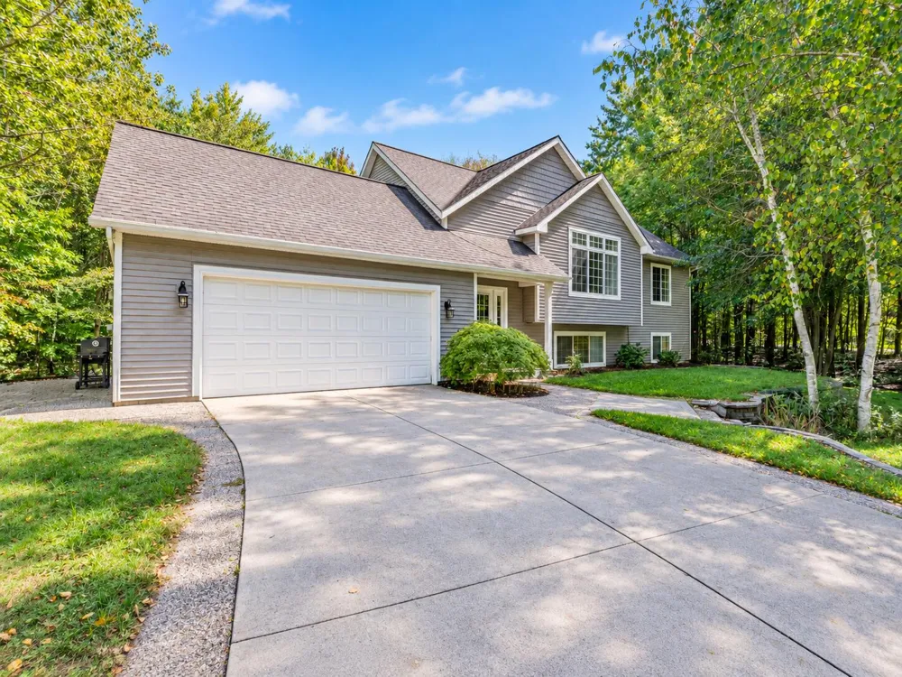 5480 Hidden Acres Court Holland, MI 49424