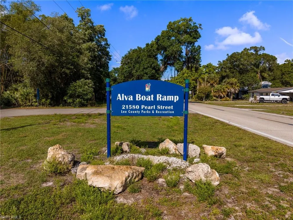 22301 River Road Alva, FL 33920
