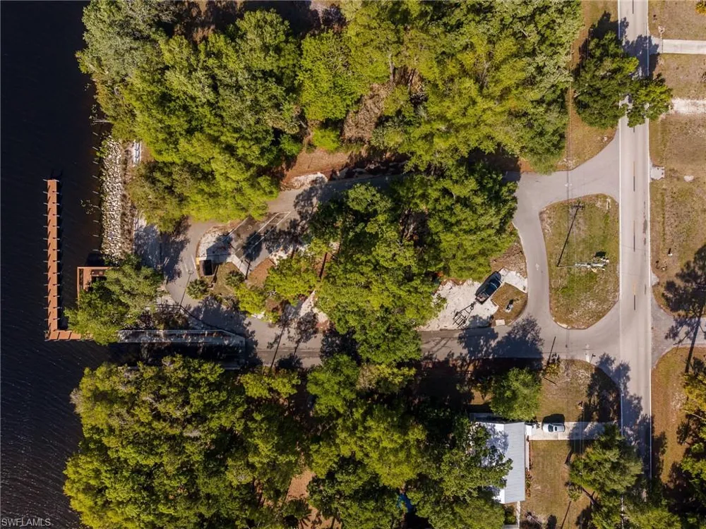 22301 River Road Alva, FL 33920