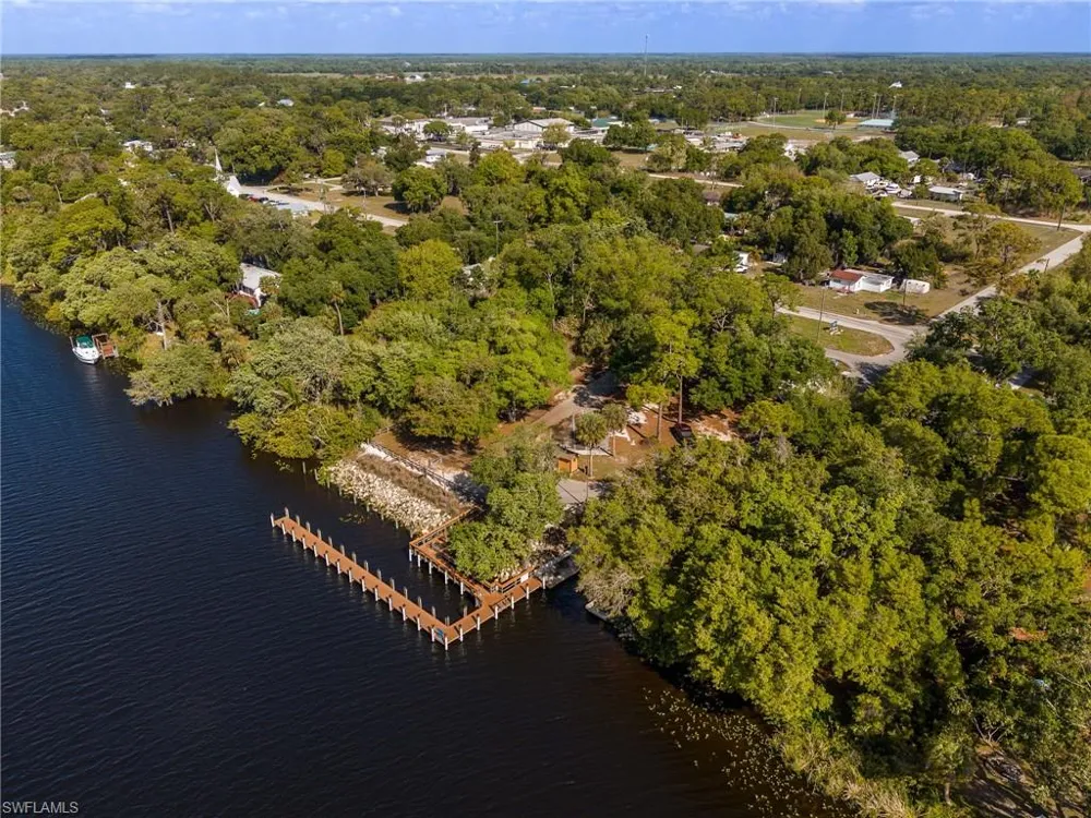 22301 River Road Alva, FL 33920