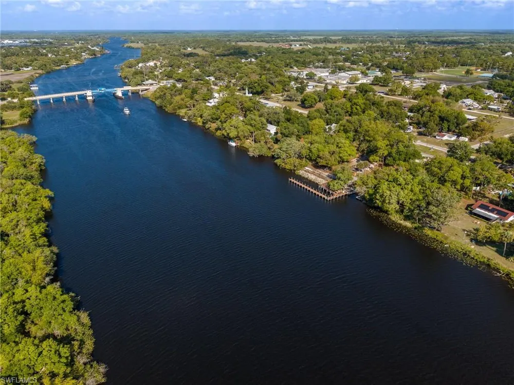 22301 River Road Alva, FL 33920
