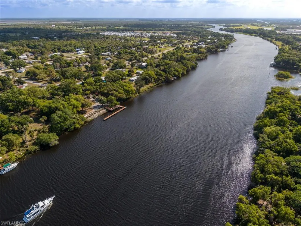 22301 River Road Alva, FL 33920
