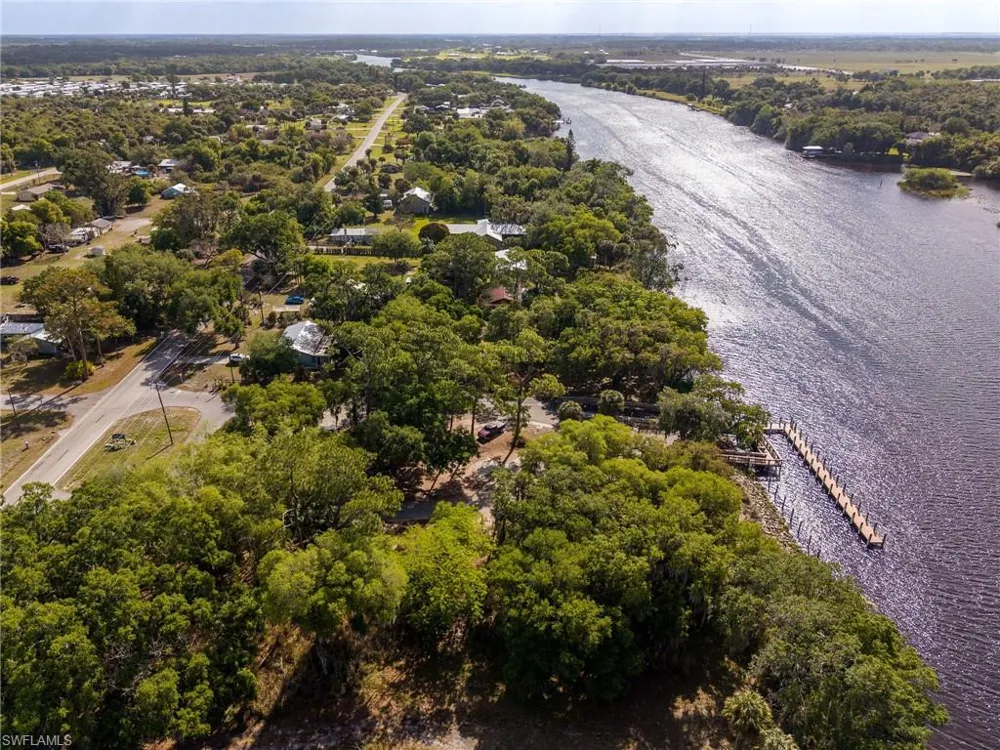 22301 River Road Alva, FL 33920