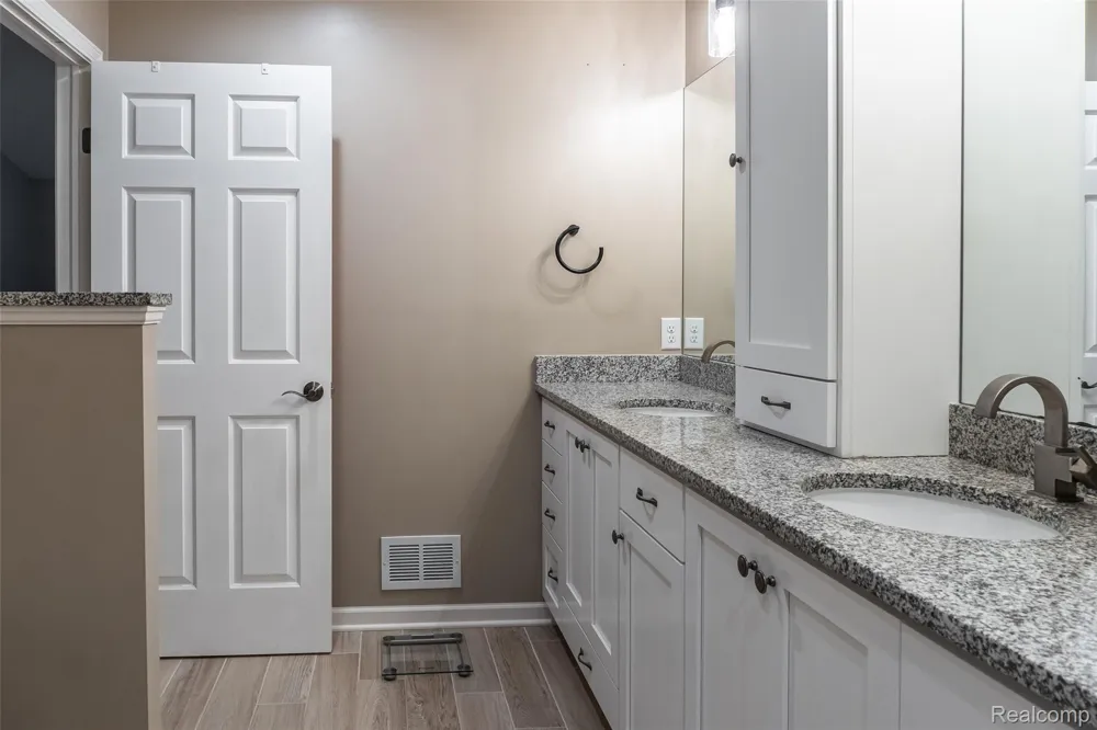 6240 Northridge Hills Drive Brighton City, MI 48116