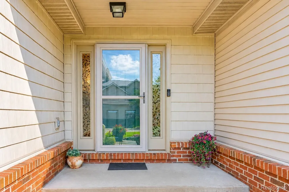 6240 Northridge Hills Drive Brighton City, MI 48116