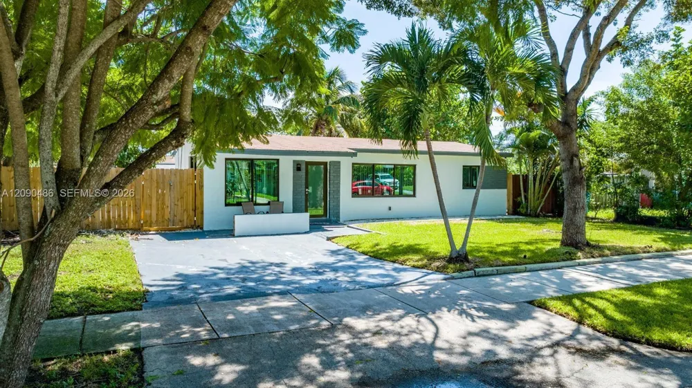 3360 NE 12th Ter Pompano Beach, FL 33064