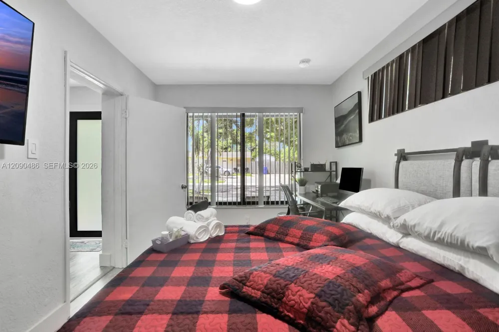 3360 NE 12th Ter Pompano Beach, FL 33064