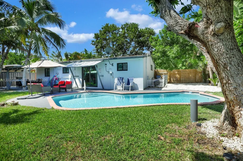 3360 NE 12th Ter Pompano Beach, FL 33064
