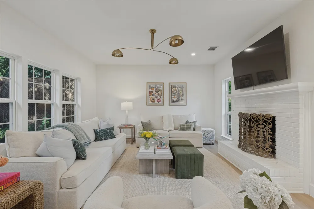 6042 Mercedes Avenue Dallas, TX 75206
